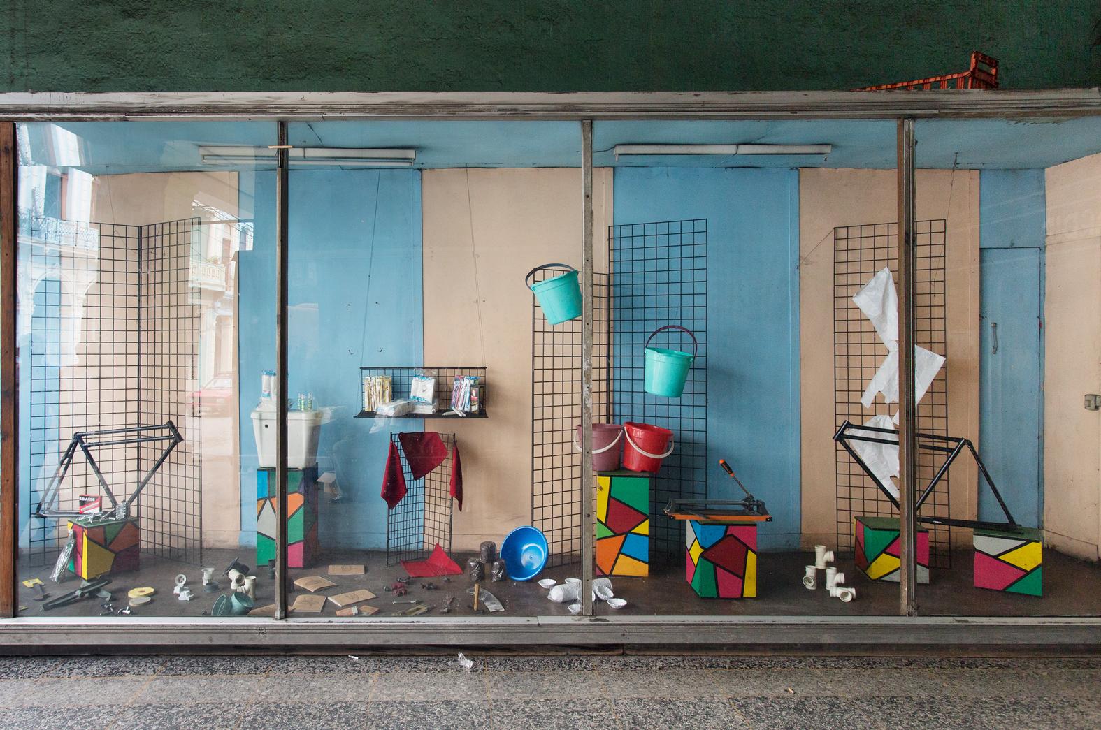 1-AlexaHoyer_Storefronts_03