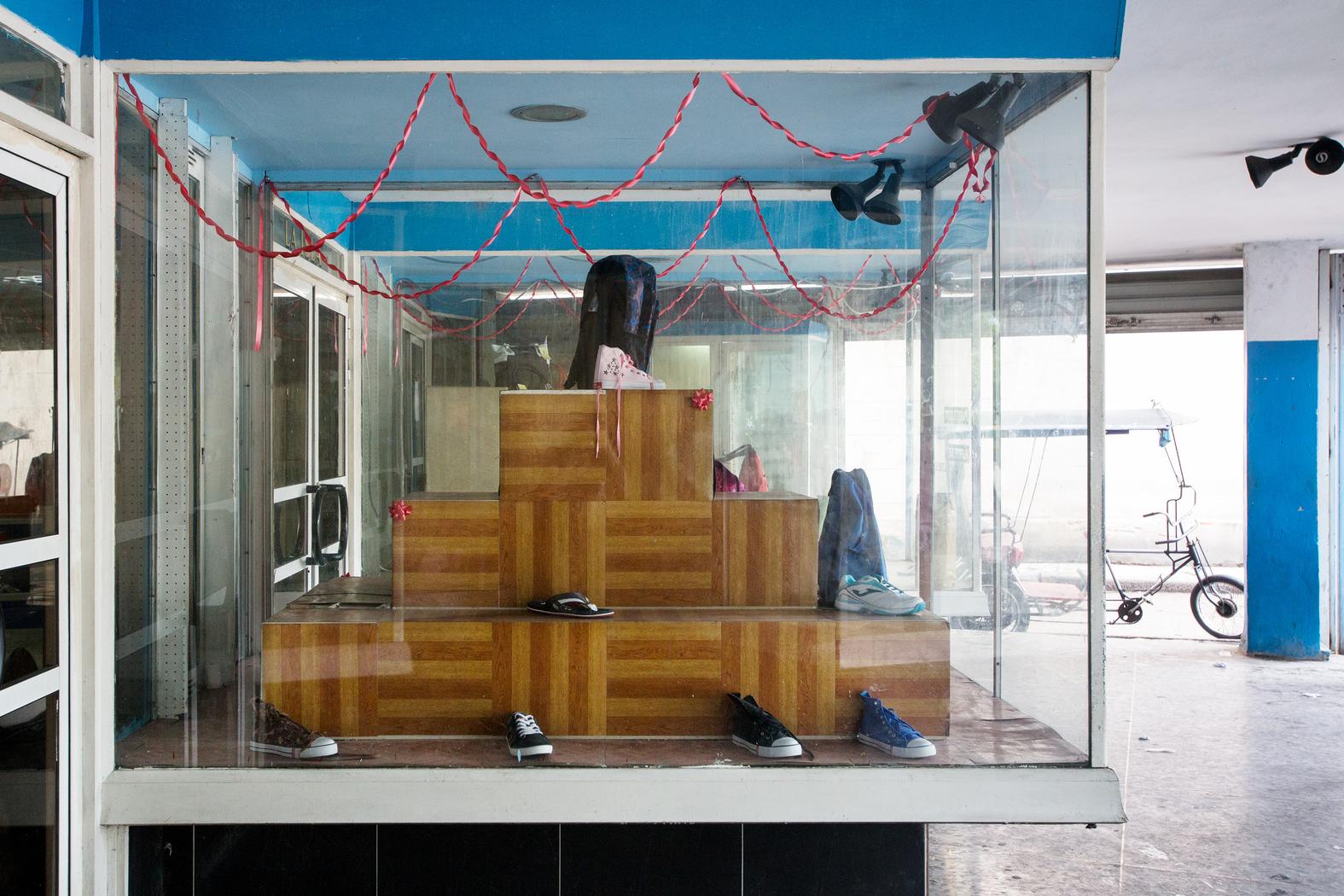 5-AlexaHoyer_Storefronts_09