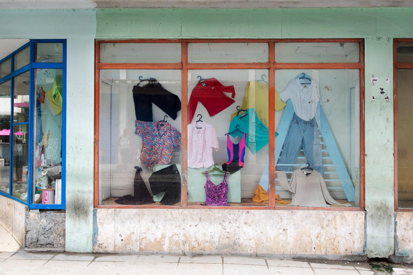 9-AlexaHoyer_Storefronts_07